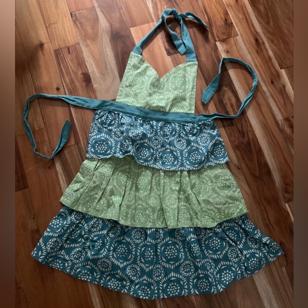Ruffle Apron